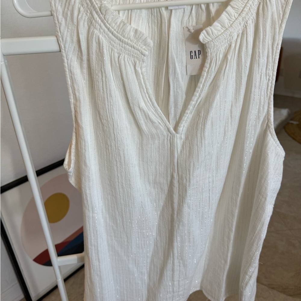 NWT GAP Women's White Textured Blouse